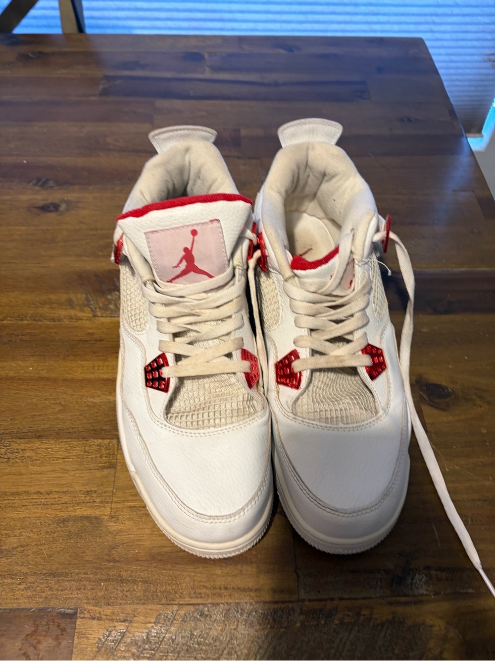 Jordan Men's White and Red Retro Basketball Sneakers